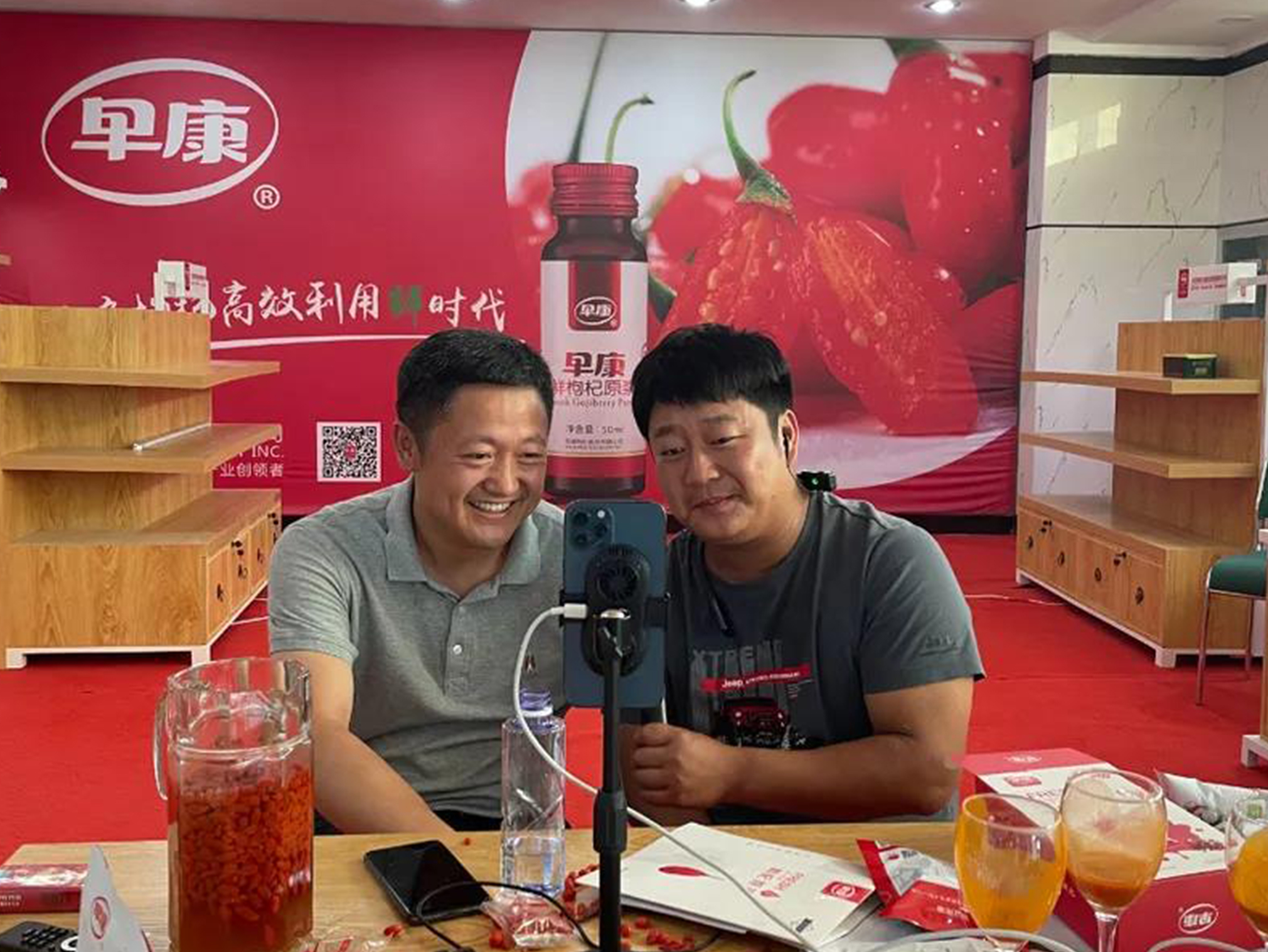 抖音千萬(wàn)級(jí)網(wǎng)紅石榴哥遇見(jiàn)早康枸杞哥！兩哥相遇會(huì)有怎樣的故事呢？